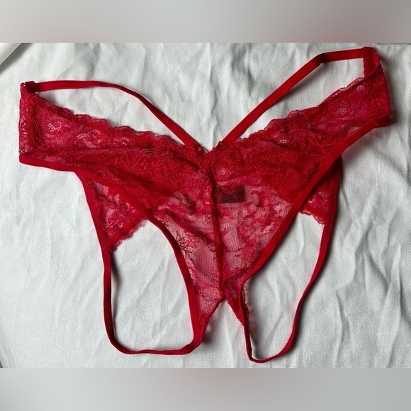 NWT Fredericks of Hollywood Red Lovers Floral Lace Bra & Thong Panty 2pc - Picture 6 of 7